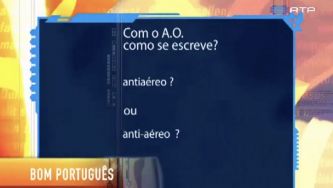 Escreve-se "antiaéreo" ou "anti-aéreo"?