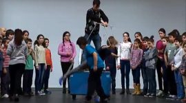 Crianças do conservatório apresentam a ópera “Brundibár”