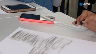 Telemóveis autorizados na sala de aula