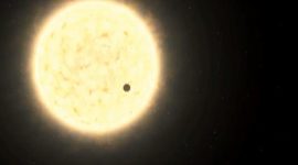 Um planeta moribundo orbita um sol em fim de vida