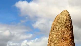 Obélix ajudou a descobrir o menir do Patalou em Nisa