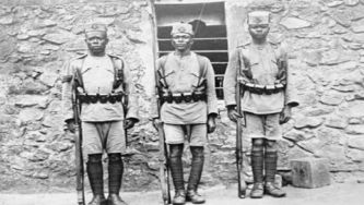 Entre a aliança e o protectorado britânico