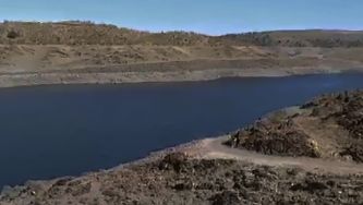 Centímetro a centímetro, vai-se o leito do Tejo