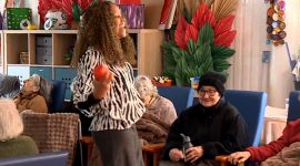 Imagem de Selma Uamusse, cantora e voluntária